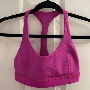 🍋 NWOT Lululemon Fushia Coloured Sports Bra - Size 2 with removable pads